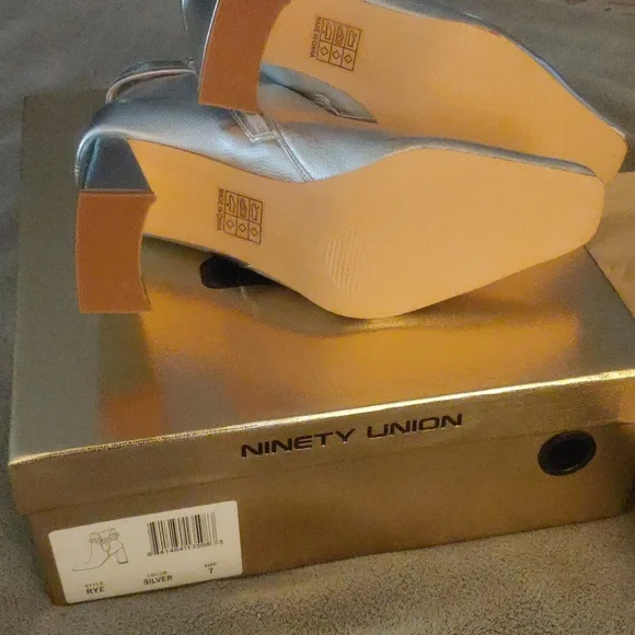 Women's boots - Picture 4 of 5